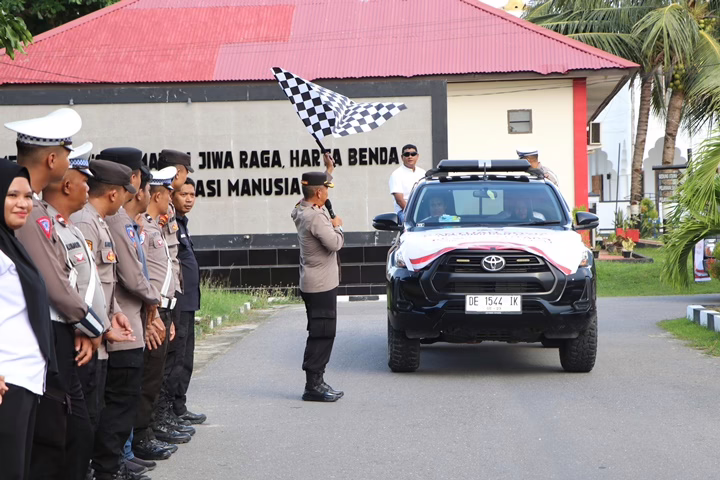 Bagaimana Peran Polres Buru dalam Menangani Konflik Antar Desa di Seram Utara Selain Memberikan Bantuan Sosial?