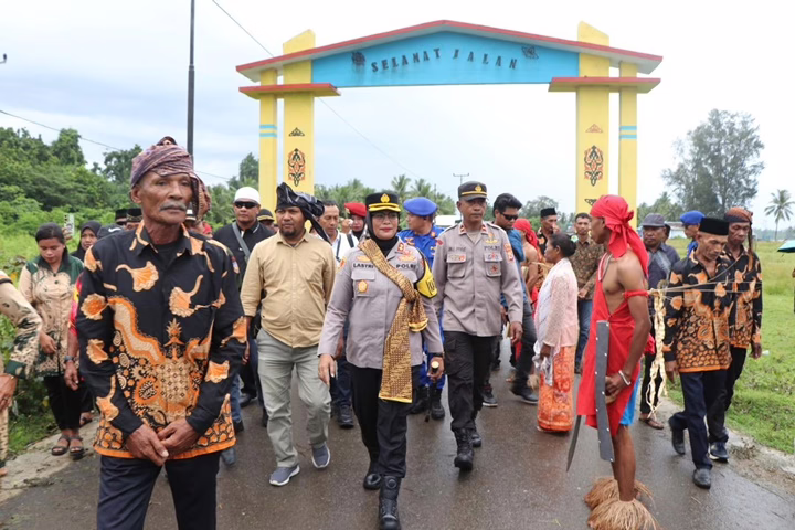Kapolres Buru Bertemu Masyarakat Seram Utara: Kesepakatan Kain Putih, Pertanda Apa untuk Keamanan Wilayah?