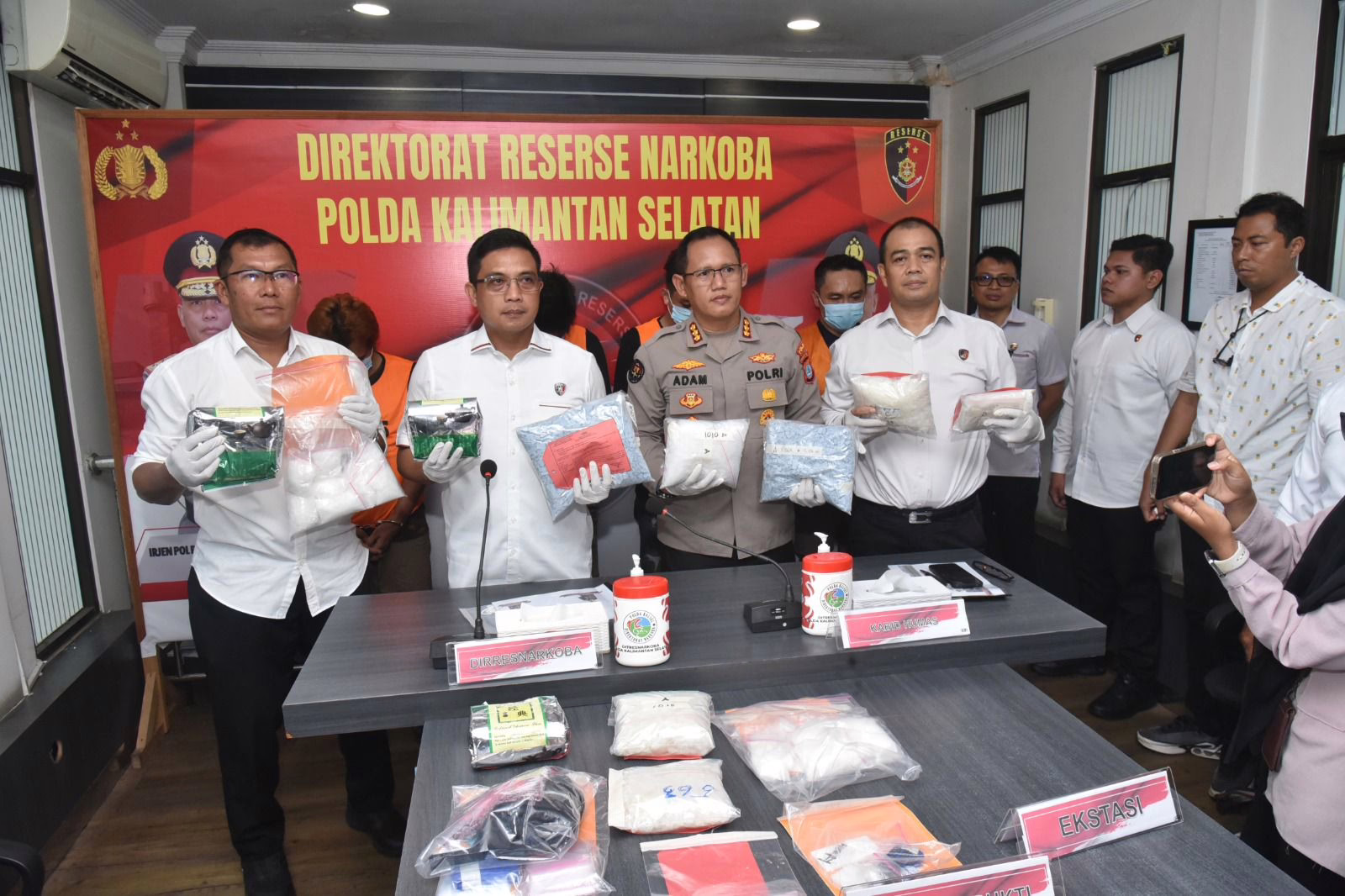 Polda Kalsel: Jaringan Narkoba Fredy Pratama Terkuak, Lintas Pulau dan Dikendalikan Operator Misterius Ditangkap Berikut Jutaan Rupiah Harta Haram Ditelusuri TPPU!