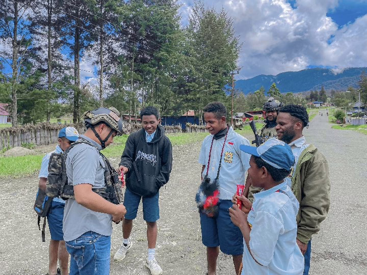 Ilaga Papua: Ternyata Ini Alasan Satgas Damai Cartenz Dekati Anak Sekolah