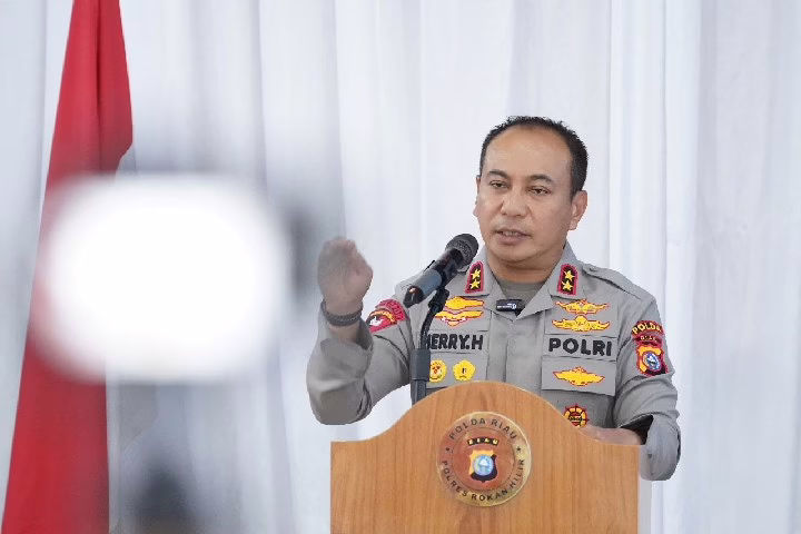 Polda Riau Sikat Habis Preman & Pungli: Siap Bertindak Cepat & Tegas, Kapolda Pastikan Tak Ada Tempat Bagi Aksi Intimidasi Yang Meresahkan Masyarakat!