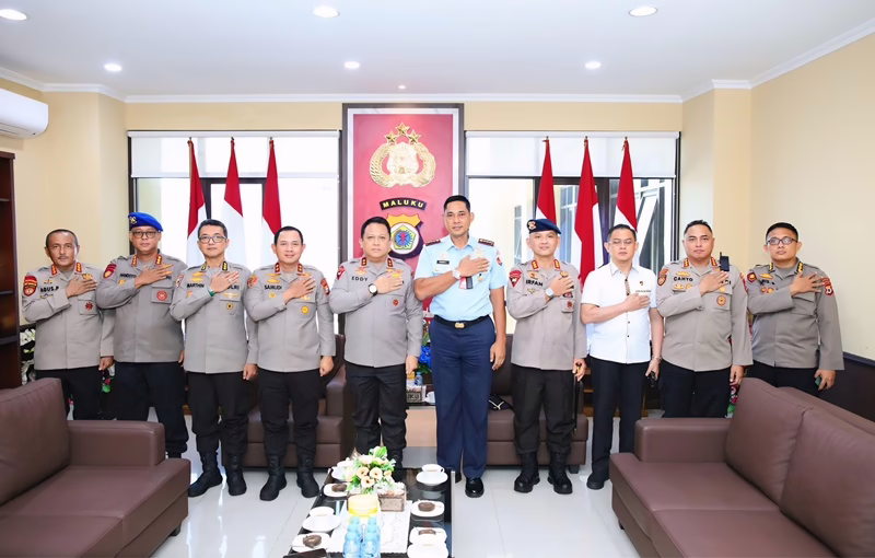 Komandan Lanud Pattimura Sambangi Kapolda Maluku, Sinergi TNI-Polri Makin Solid!