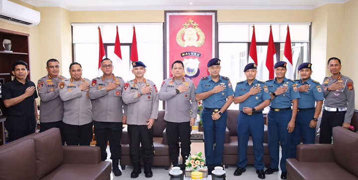 Sinergi TNI-Polri di Maluku Makin Erat: Kapolda Sambut Komandan Guspurla Baru